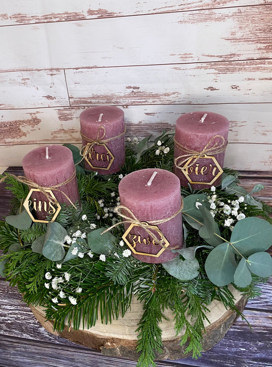 Adventskranz rosa Schleierkraut Advent Tischdecke frisch Kerzen Adventsdekoration handgebunden Tischdeko Holzzahlen Tanne Eukalyptus